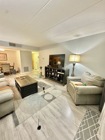 2900 Maple Avenue 24A, Downers Grove, IL 60515