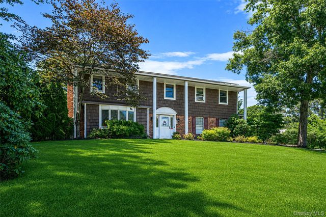 138 Main Avenue, Lake Grove, NY 11755