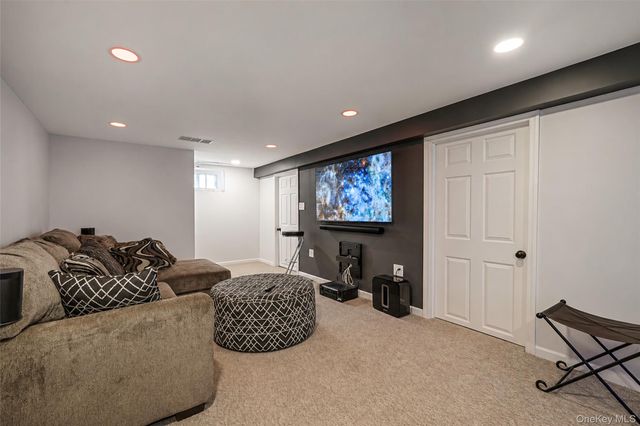 138 Main Avenue, Lake Grove, NY 11755