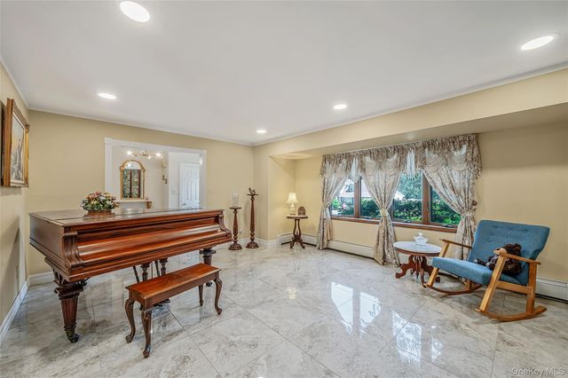 138 Main Avenue, Lake Grove, NY 11755