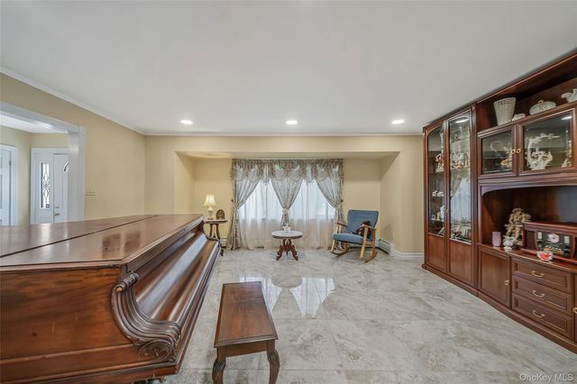 138 Main Avenue, Lake Grove, NY 11755