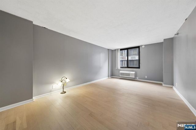 326 Prospect Avenue 10H, Hackensack, NJ 07601