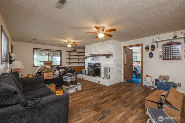 1927 SE Maple Dr, Chehalis, WA 98532
