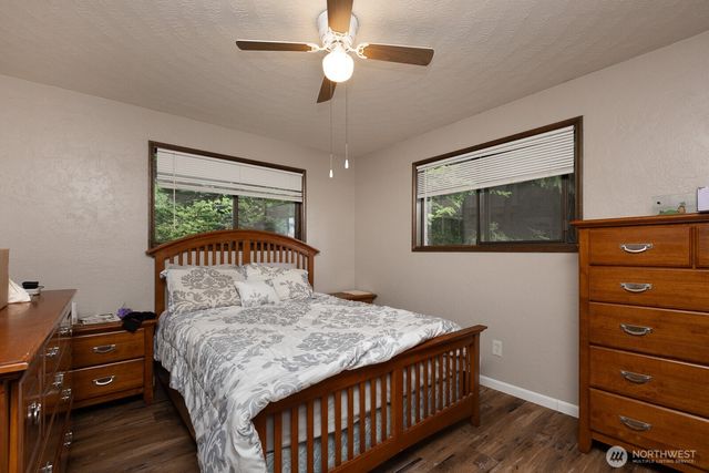 1927 SE Maple Dr, Chehalis, WA 98532