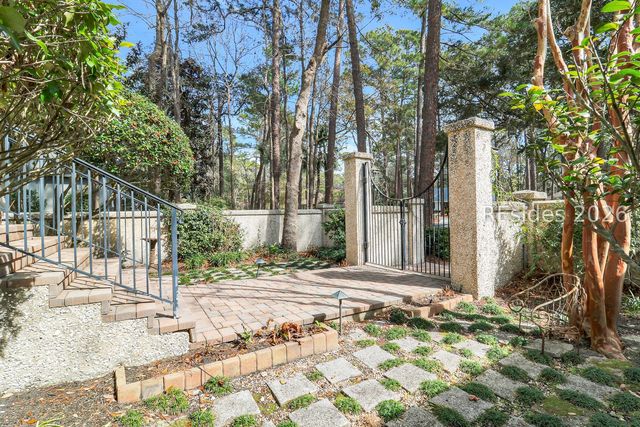 285 Long Cove Dr, Hilton Head Island, SC 29928