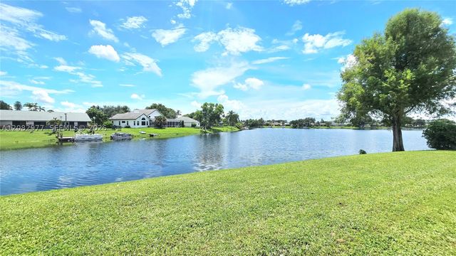 12724 Westport Cir, Wellington, FL 33414