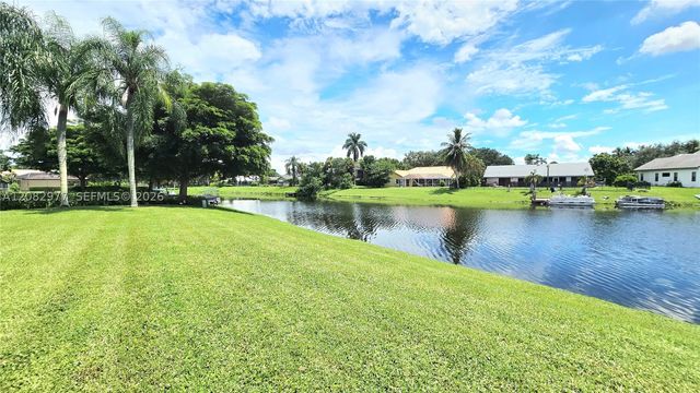 12724 Westport Cir, Wellington, FL 33414