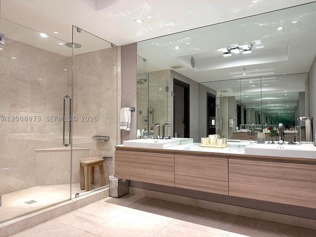 17111 Biscayne Blvd 2210, North Miami Beach, FL 33160