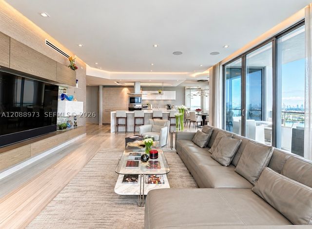 17111 Biscayne Blvd 2210, North Miami Beach, FL 33160