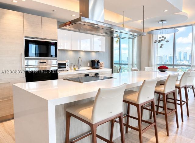 17111 Biscayne Blvd 2210, North Miami Beach, FL 33160