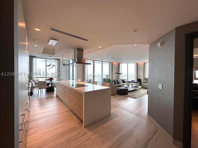 17111 Biscayne Blvd 2210, North Miami Beach, FL 33160
