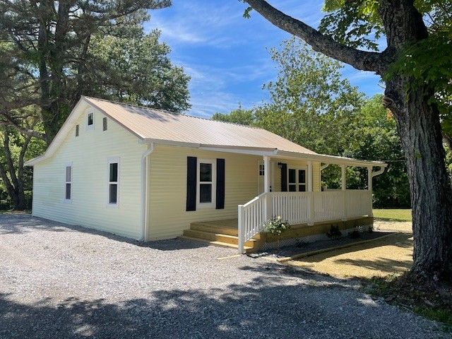 2625 Old Blacktop Rd, Mc Ewen, TN 37101