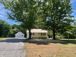 2625 Old Blacktop Rd, Mc Ewen, TN 37101