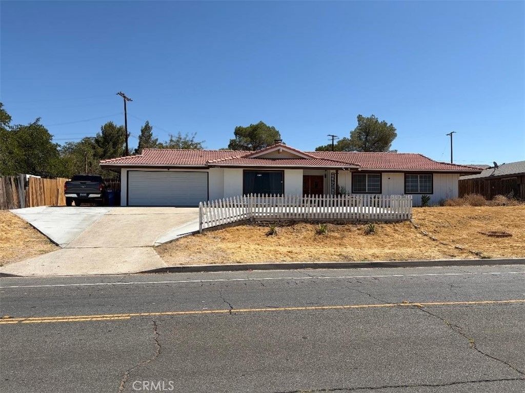 Image 2 of property listing at 15034 Apple Valley, Apple Valley, CA 92307