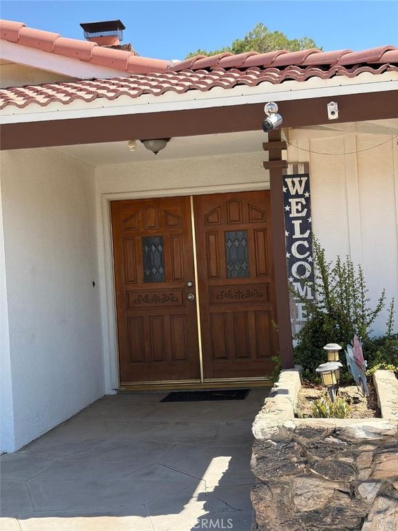 Image 3 of property listing at 15034 Apple Valley, Apple Valley, CA 92307