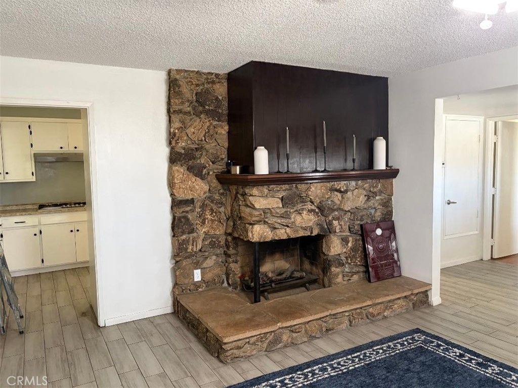 Image 6 of property listing at 15034 Apple Valley, Apple Valley, CA 92307