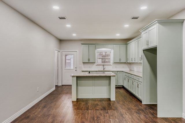 713 S Willomet Avenue, Dallas, TX 75208