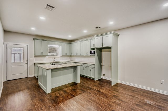 713 S Willomet Avenue, Dallas, TX 75208