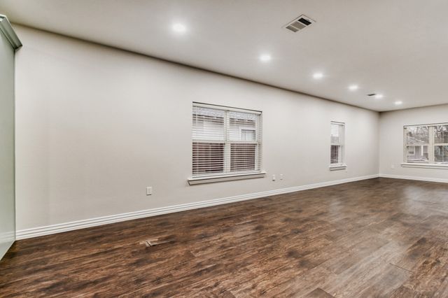 713 S Willomet Avenue, Dallas, TX 75208