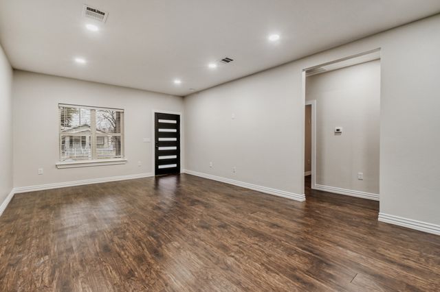 713 S Willomet Avenue, Dallas, TX 75208