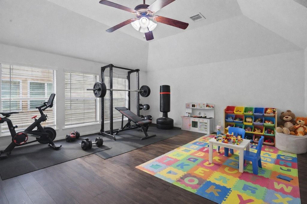 Image 14 of property listing at 4327 Wellington Grove Lane, Katy, TX 77494