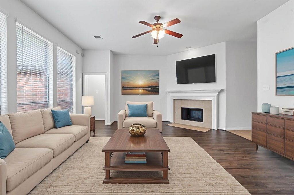 Image 3 of property listing at 4327 Wellington Grove Lane, Katy, TX 77494