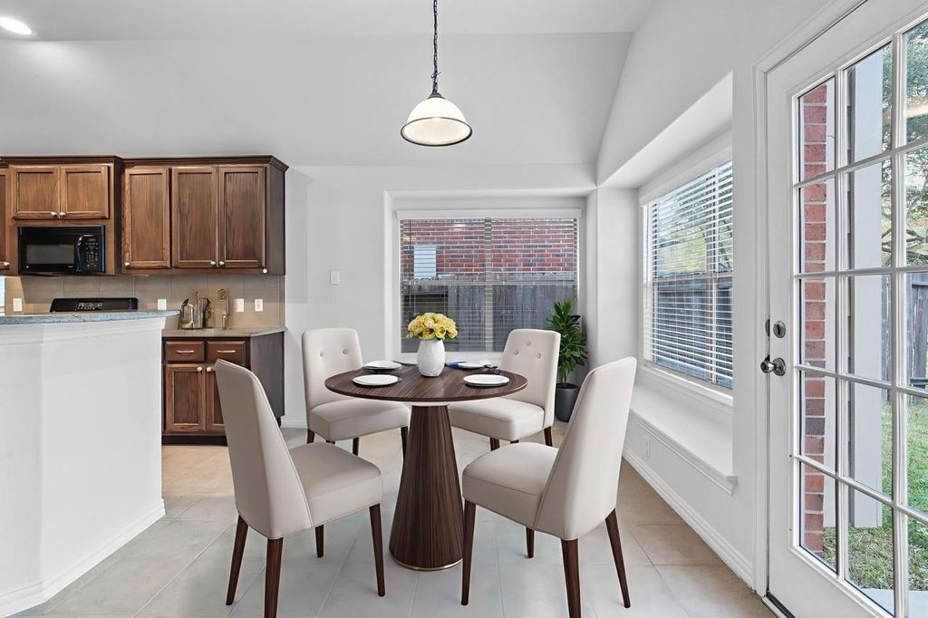 Image 5 of property listing at 4327 Wellington Grove Lane, Katy, TX 77494