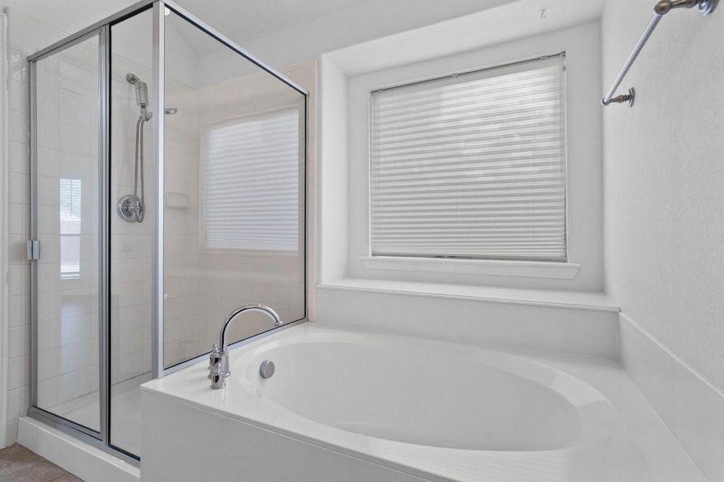 Image 8 of property listing at 4327 Wellington Grove Lane, Katy, TX 77494