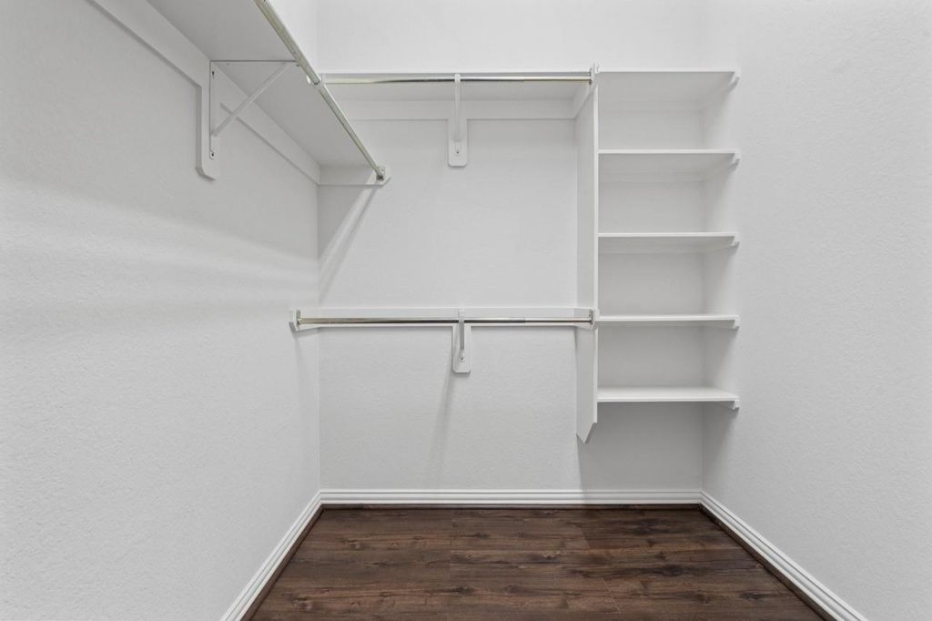 Image 9 of property listing at 4327 Wellington Grove Lane, Katy, TX 77494