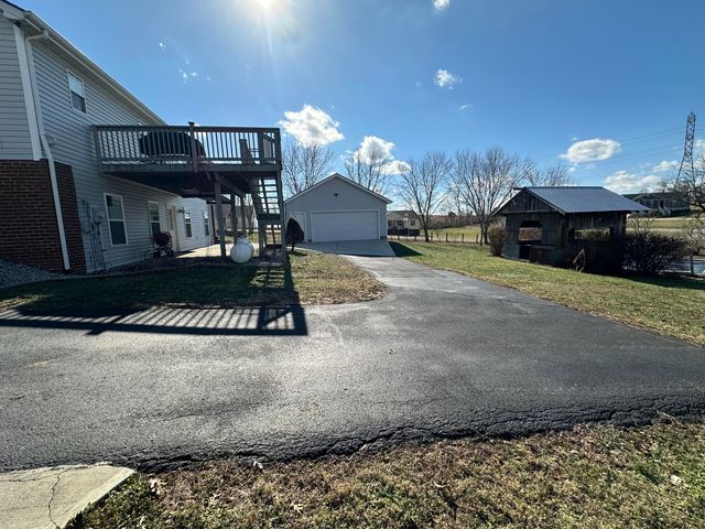 142 Country Lane, Lancaster, KY 40444