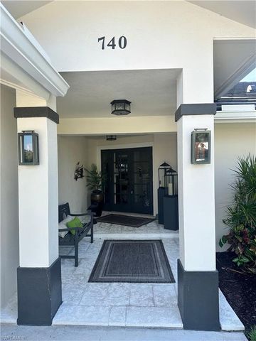 740 Willowhead DR, Naples, FL 34103