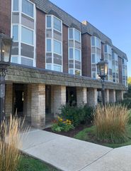 500 THAMES Parkway 2F, Park Ridge, IL 60068