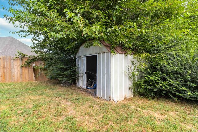 407 Corrie Court, Siloam Springs, AR 72761