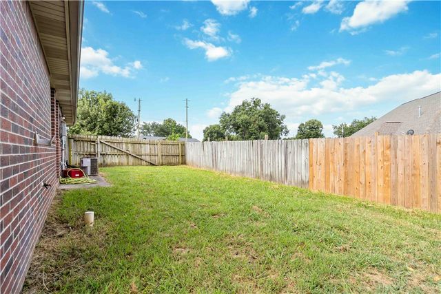 407 Corrie Court, Siloam Springs, AR 72761