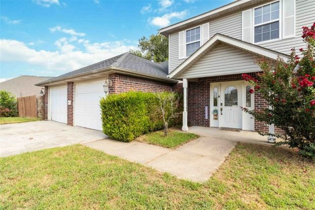 407 Corrie Court, Siloam Springs, AR 72761