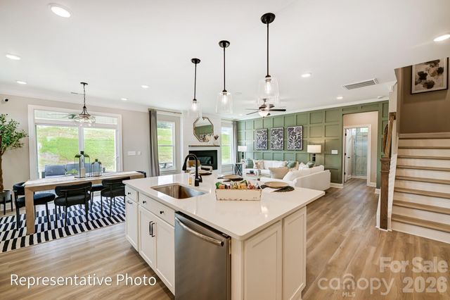 8422 Acadia Parkway, Sherrills Ford, NC 28673