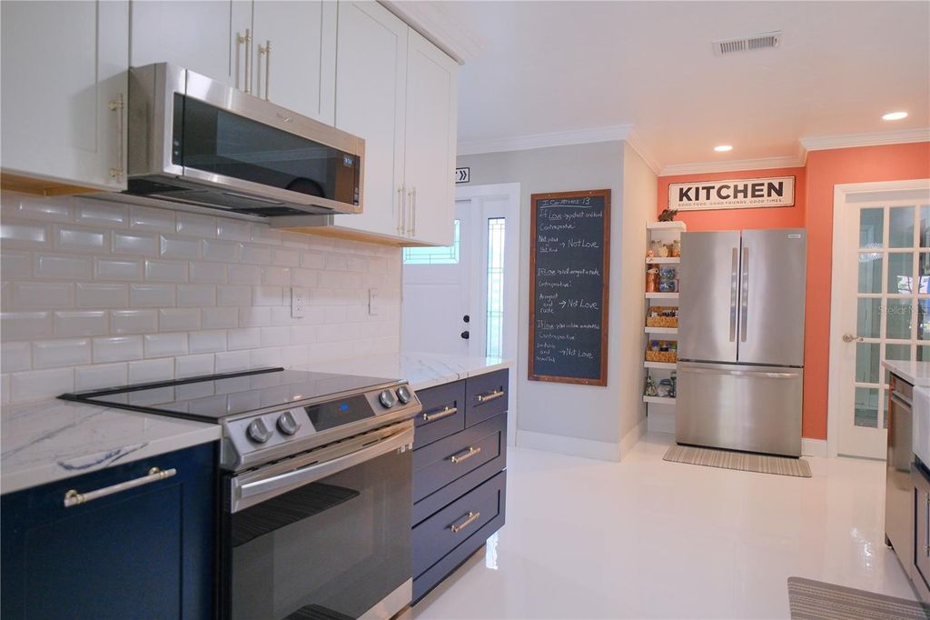 Image 12 of property listing at 1816 82ND STREET NW, Bradenton, FL 34209