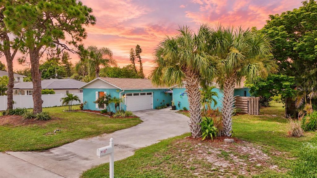 Image 4 of property listing at 1816 82ND STREET NW, Bradenton, FL 34209