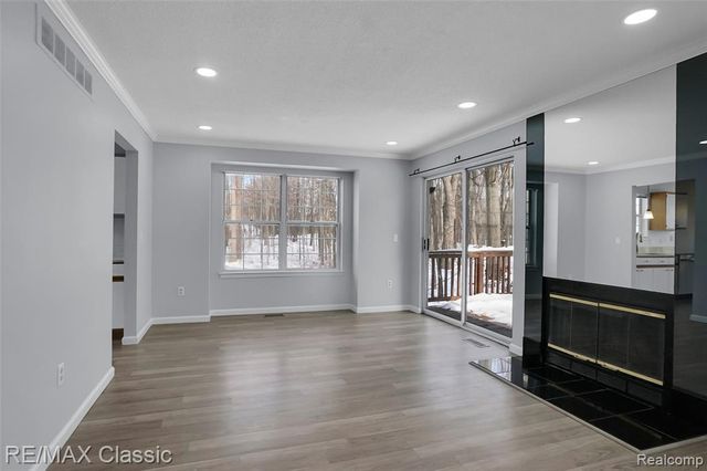 41498 Cornell Drive, Novi, MI 48377