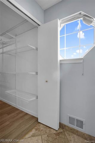 41498 Cornell Drive, Novi, MI 48377