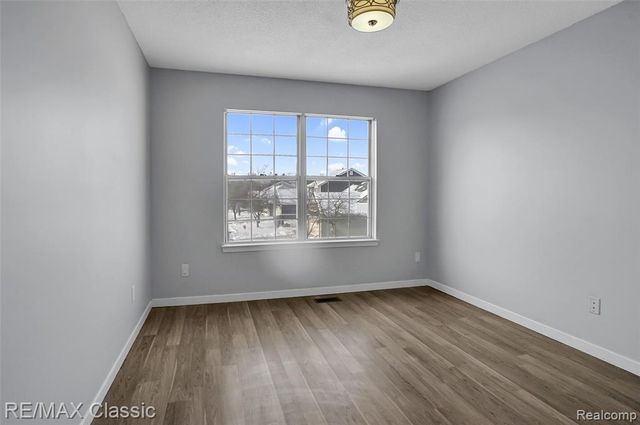 41498 Cornell Drive, Novi, MI 48377