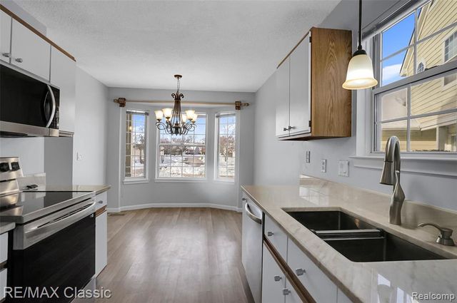 41498 Cornell Drive, Novi, MI 48377