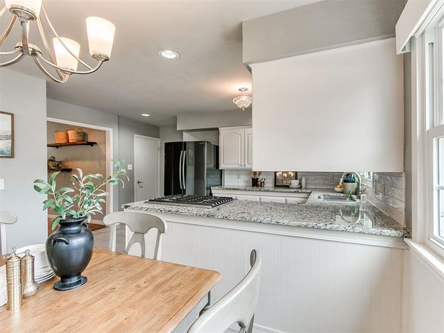 9805 Chesterton Place, The Village, OK 73120