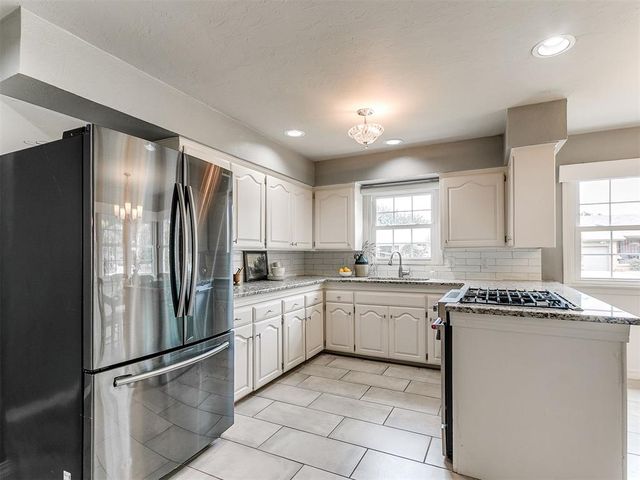 9805 Chesterton Place, The Village, OK 73120