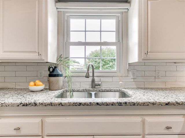 9805 Chesterton Place, The Village, OK 73120