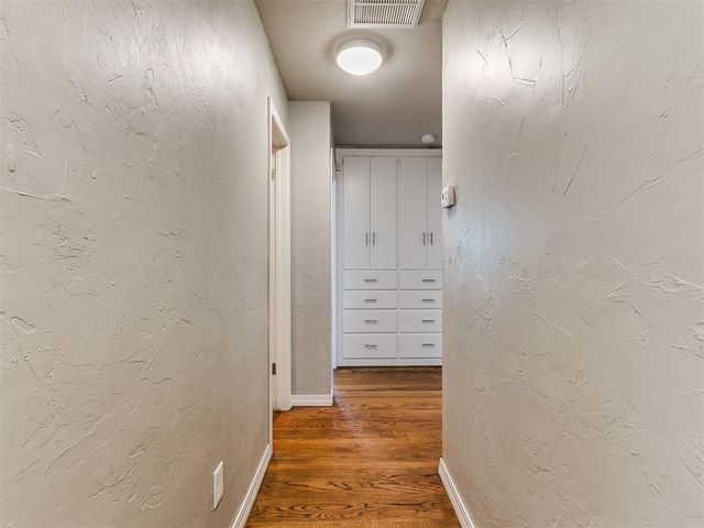 9805 Chesterton Place, The Village, OK 73120
