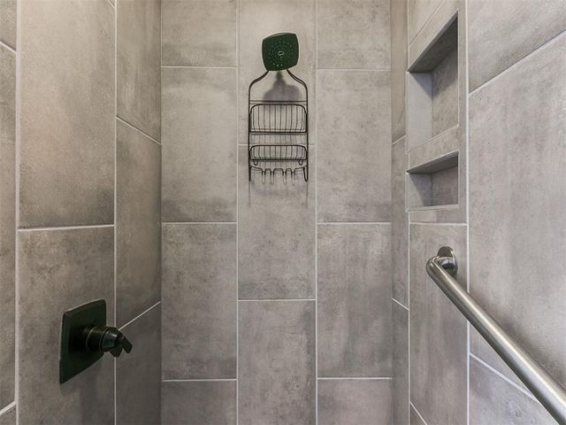 9805 Chesterton Place, The Village, OK 73120