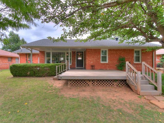 9805 Chesterton Place, The Village, OK 73120