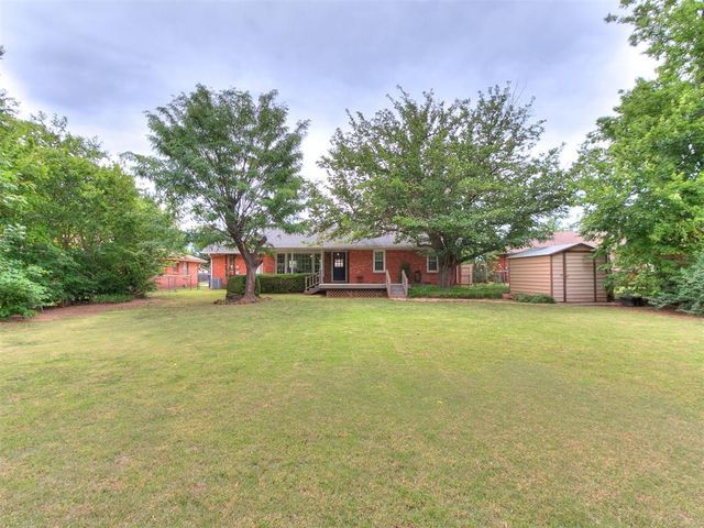 9805 Chesterton Place, The Village, OK 73120