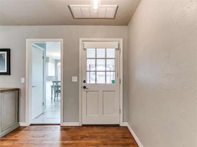 9805 Chesterton Place, The Village, OK 73120